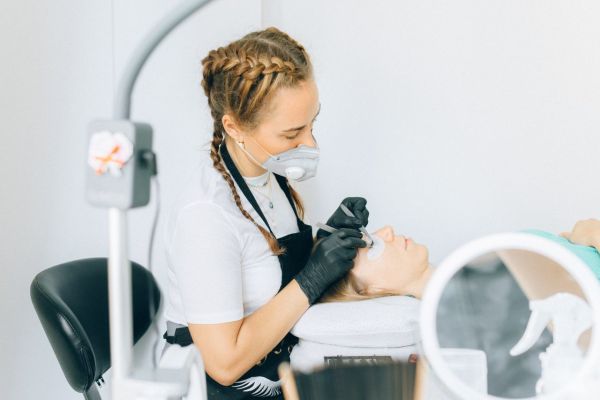 Top formations pour maîtriser l'extension de cils à Toulouse